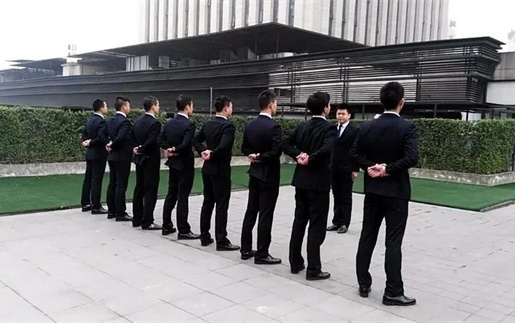 长宁区揭秘：如何选择靠谱的收债公司？老司机给你支招
